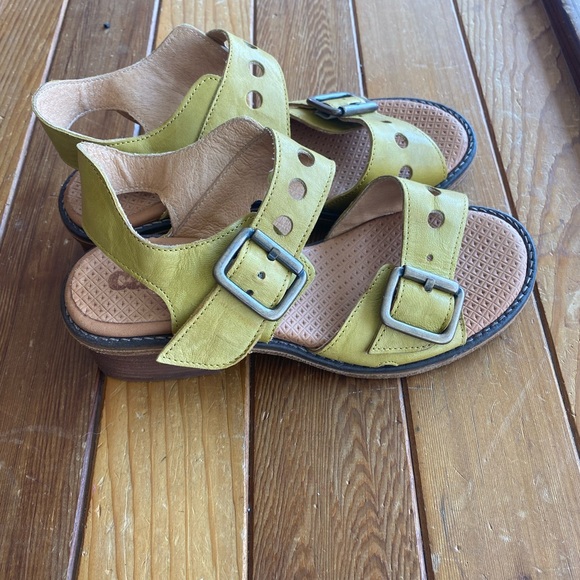 Leather boho Yellow Sandals - Picture 2 of 9